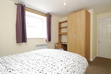 2 bed flat, Regent Street, St Judes, Plymouth, PL48BB - Image 1
